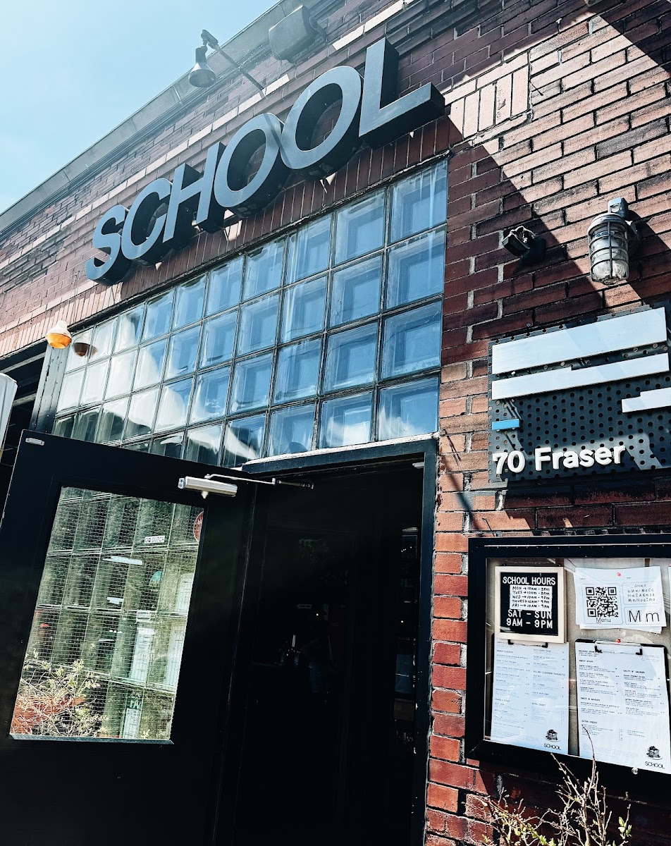 SCHOOL Restaurant