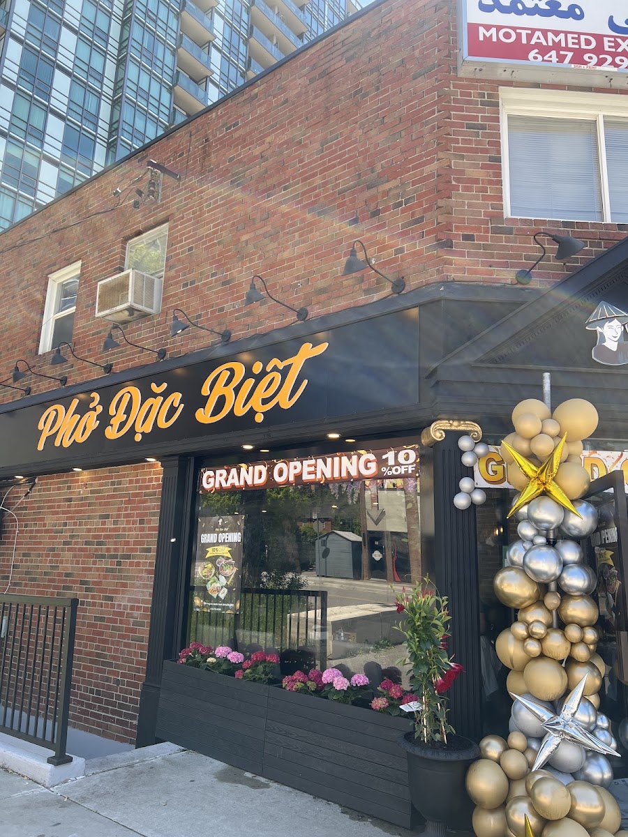 PHO DAC BIET Yonge st